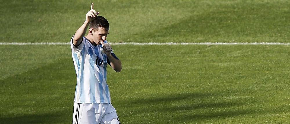 Kaum zu glauben. WM-Favorit Argentinien enttäuscht gegen den Iran, aber Lionel Messi trifft dann doch noch.
