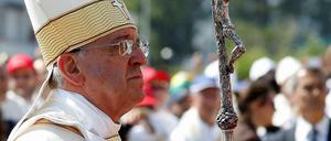 Papst Franziskus hat bei einem Besuch in Kalabrien die Mafia in ungewöhnlich scharfer Form verurteilt und zu ihrer Bekämpfung aufgerufen.