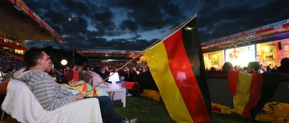 Public Viewing in der Alten Försterei in Berlin-Köpenick.
