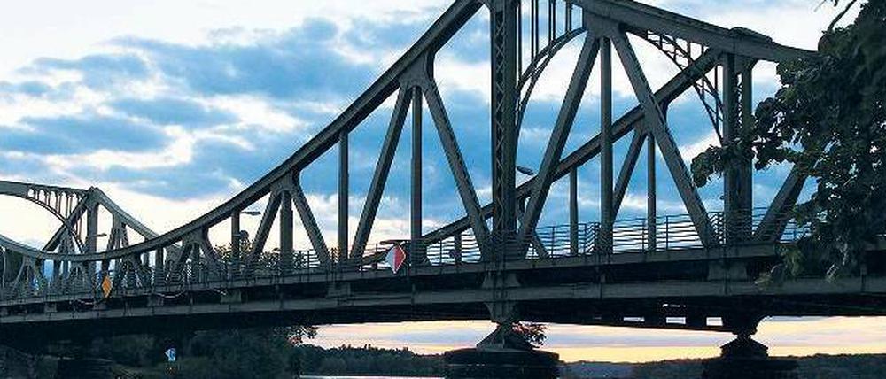 Übergang. Die Glienicker Brücke lag während der Teilung an der Schnittstelle von Ost und West – und wurde zum Agentenaustausch genutzt. 