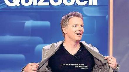 „Das Internet ist für uns alle Neuland“. Moderator Jörg Pilawa machte das Beste aus den Pannen beim „Quizduell“. Foto: ARD
