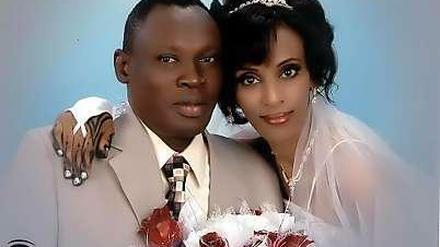 Dieses Hochzeitsbild von Daniel Wani und Miriam Ibrahim hat Gabriel Wani auf seiner Facebook-Seite eingestellt.