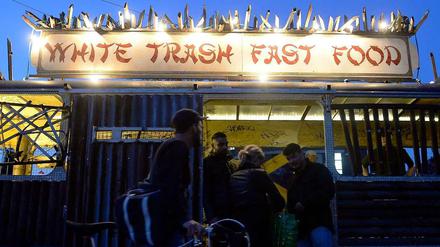 Halt mal. Das ist der Eingang zum neuen White Trash.