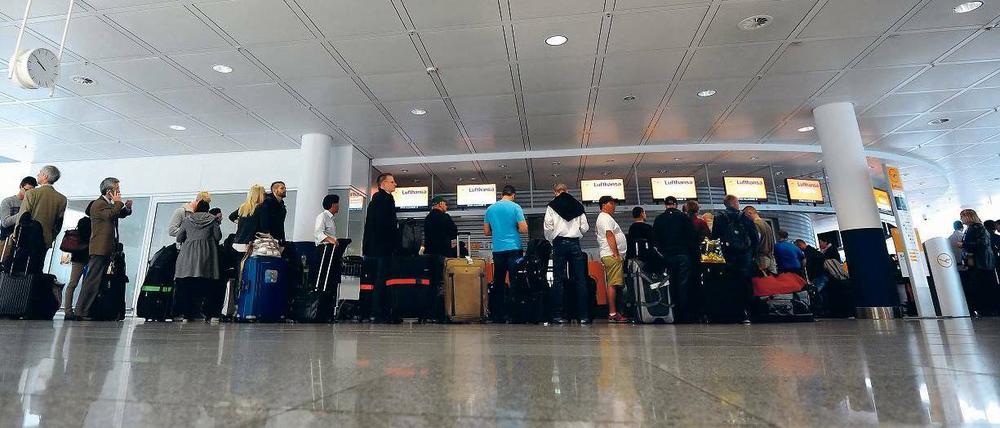 Die EU-Kommission wollte den Airlines erst bei Verspätungen von mehr als fünf Stunden Entschädigungen vorschreiben.