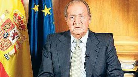 Jämmerlich zusammengesackt. Juan Carlos I. erklärt seine Abdankung. 