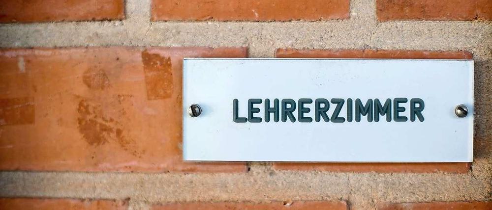 Hinter den Wänden der Lehrerzimmer herrschte am Montag erneut Unverständnis über die geringe Halbwertzeit von Senatsankündigungen. 