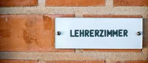 Hinter den Wänden der Lehrerzimmer herrschte am Montag erneut Unverständnis über die geringe Halbwertzeit von Senatsankündigungen. 