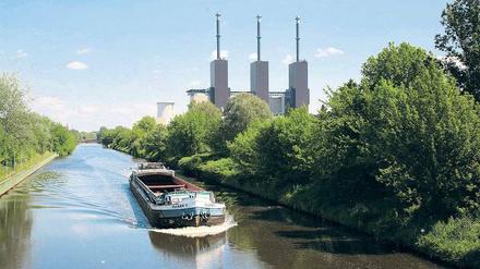 Südwestskyline. Mit dem Neubau ersetzt Vattenfall das mehr als 40 Jahre alte Kraftwerk am Teltowkanal.