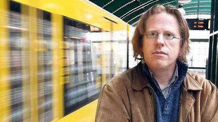 Jonathon Keats will 100 Lochkameras in Berlin verteilen, die mit einer Belichtungszeit von 100 Jahren das Stadtleben dokumentieren sollen.