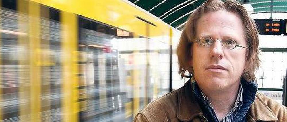 Jonathon Keats will 100 Lochkameras in Berlin verteilen, die mit einer Belichtungszeit von 100 Jahren das Stadtleben dokumentieren sollen.