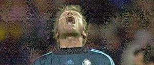 Kein Fußball? Das kann doch wohl nicht sein. Es muss weiter gehen, immer weiter. Nicht wahr, Oliver Kahn?