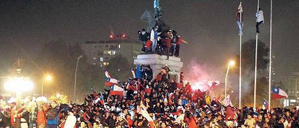 Auf den Straßen von Santiago. Nicht nur in Chile gibt es dieser Tage einiges zu feiern.