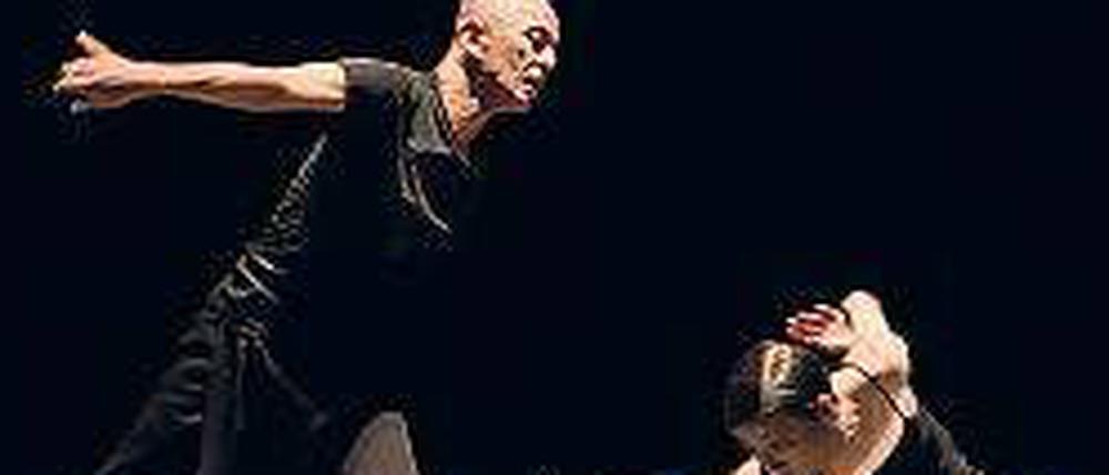 Saburo Teshigawara und Rihoko Sato in „Lines“.