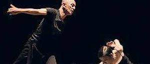 Saburo Teshigawara und Rihoko Sato in „Lines“. 