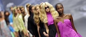 Ja, wo laufen sie denn? Für die nächste Fashion Week im Juli ist das noch nicht geklärt.