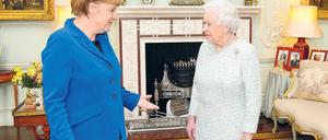 Begrüßung oder Abschied? Queen Elizabeth II. und Kanzlerin Angela Merkel im März 2014 im Buckingham Palace.