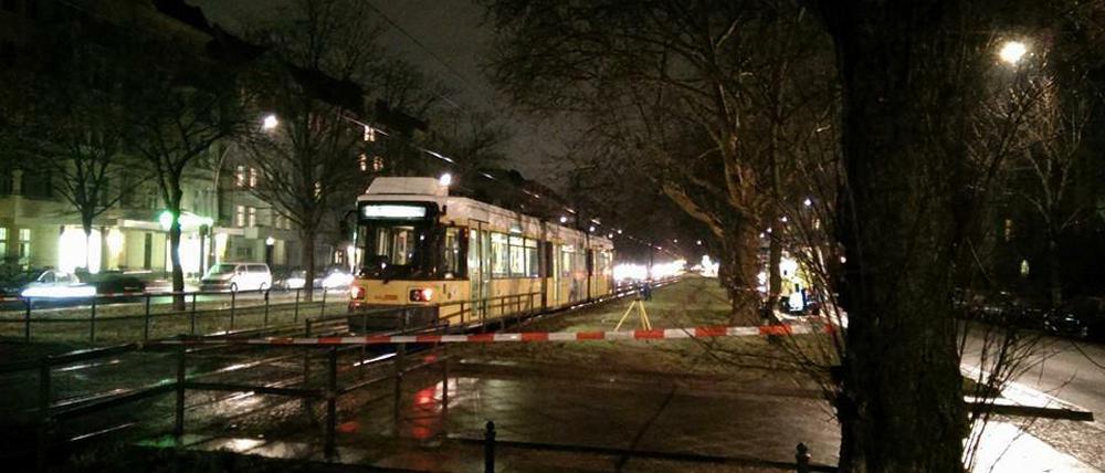 Die Unfallstelle auf der Mittelinsel der Osloer Straße in Wedding.