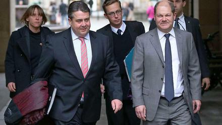 Nach seiner Rückkehr aus Kiew traf sich Wirtschaftsminister Sigmar Gabriel (SPD) mit den Regierungschefs der Nordländer Nach dem einstündigen Treffen verließ Gabriel mit dem Hamburger Bürgermeister Olaf Scholz (SPD) wortlos die Versammlung. 