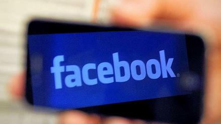 Soziales Netzwerk übernimmt Chat-Dienst. Facebook kauft WhatsApp für 16 Milliarden US-Dollar.