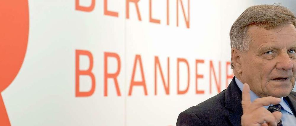 Fingerzeig. Seit einem Jahr ist Hartmut Mehdorn der Chef von Berlins Flughäfen.