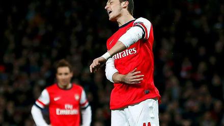 Mesut Özil war nach seinem verschossenen Elfmeter frustriert.