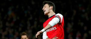 Mesut Özil war nach seinem verschossenen Elfmeter frustriert.