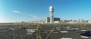 Die rot-schwarze Koalition setzt dem Volksentscheid über das Tempelhofer Feld in Berlin einen eigenen Gesetzentwurf gegenüber: Nur die äußeren Ränder des Areals sollen demnach behutsam bebaut werden. 