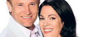 Die Moderatoren. Bernhard Bettermann und Cheryl Shepard aus der ARD-Serie „In aller Freundschaft“.