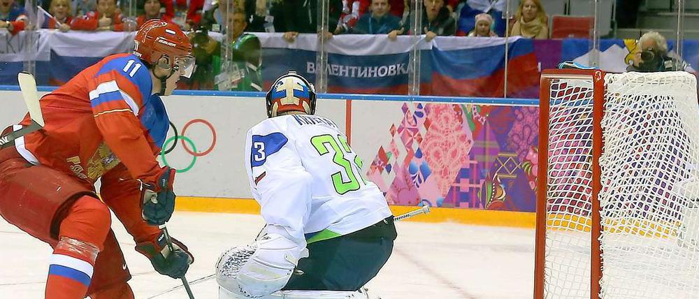 Drin. Jewgeni Malkin trifft zum 2:0 für Russland.