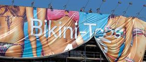Nur keine Bikini-Komplexe. Bald hängen sie wieder, die Werbeplakate. Doch die sind meist gar nicht sexistisch, weil sie einfach nur für das Werbung machen um das es geht: Bikins.