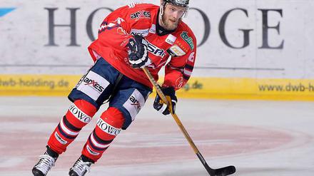 Zurück auf dem Eis. Florian Busch soll den Eisbären im Saison-Endspurt helfen.
