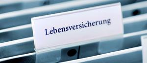 Mehr Risiko. Wer jetzt eine Lebensversicherung abschließt, kann die Auszahlung im Alter häufig schlechter abschätzen.