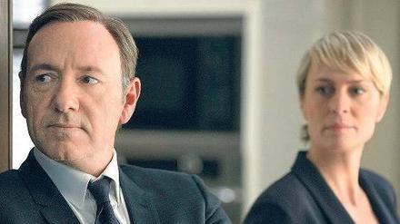 Der skrupellose Spitzenpolitiker Frank Underwood (Kevin Spacey, mit Robin Wright) scheint in „House of Cards“ am Ziel seiner Wünsche.