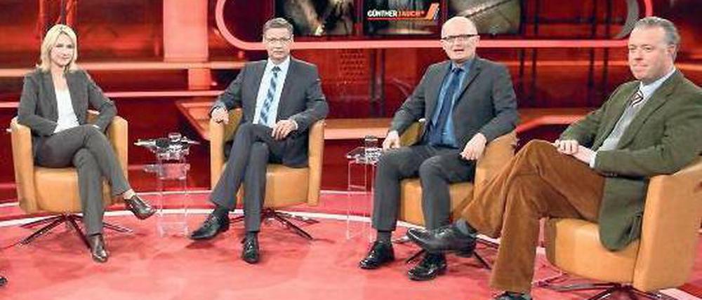 Lieb und teuer. Die ARD lässt sich „Günther Jauch“, Talk wie Moderator (Zweiter von links), viel kosten. Mit 4705 Euro Kosten pro Sendeminute im Jahr 2011 lag die Talkshow weit vor der Konkurrenz wie „Hart aber fair“ oder „Maybrit Illner“ im ZDF. Foto: Imago