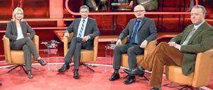 Lieb und teuer. Die ARD lässt sich „Günther Jauch“, Talk wie Moderator (Zweiter von links), viel kosten. Mit 4705 Euro Kosten pro Sendeminute im Jahr 2011 lag die Talkshow weit vor der Konkurrenz wie „Hart aber fair“ oder „Maybrit Illner“ im ZDF. Foto: Imago