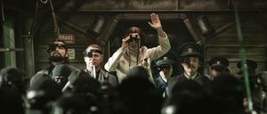 Herrschend und Klasse: Tilda Swinton boshaft entstellt als "Snowpiercer"-Kommandeurin Mason