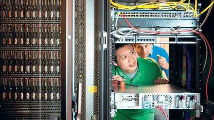 Kabel statt Spule. Die Berlinale-Filme werden nicht mehr auf Zelluloid gebannt, sondern als digitale Kopien auf gigantischen Servern gespeichert – bei der Firma Colt Technology Services in Moabit. Foto: Colt
