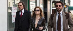 Gangsta Paradise: Das Gaunerpärchen Irving (Christian Bale) und Sydney (Amy Adams) unterwegs mit Undercovercop Richie (Bradley Cooper)