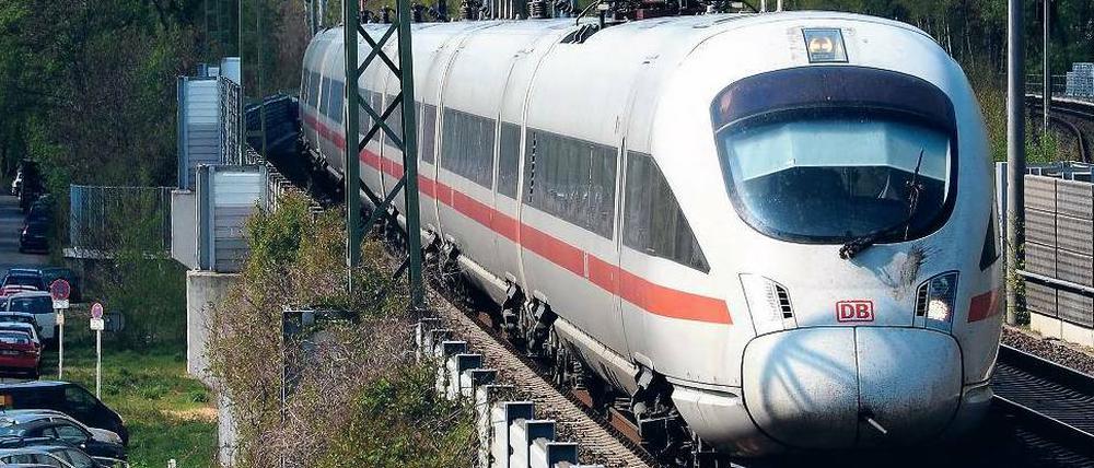 Ist schnell, macht aber Krach. Anwohner wie hier in Lichterfelde fordern besseren Lärmschutz.