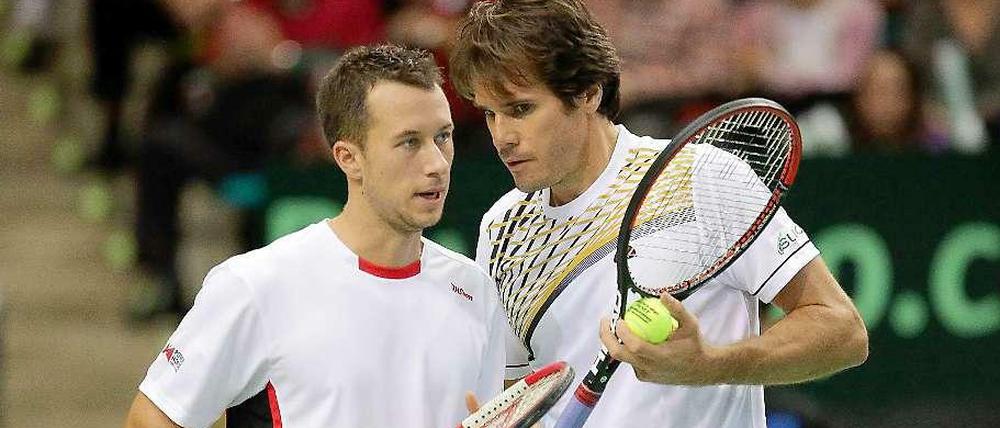 Losgemeinschaft. Haas (r.) wollte nicht spielen, Kohlschreiber auch nicht – also losten sie und spielten beide nicht.