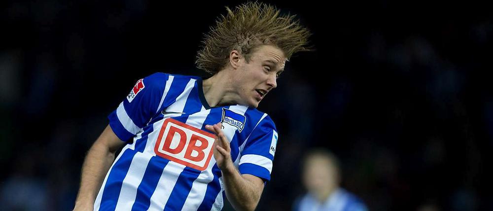 Bitte, bitte! Per Skjelbred würde gern über die Saison hinaus bei Hertha bleiben, aber das entscheidet er nicht allein.