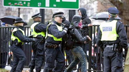 Londoner Polizei im Einsatz - bald mit Kameras.