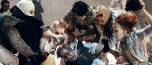 Ringen um die Revolution. Szene aus „Zement“ von Heiner Müller, Regie führte der im vergangenen Oktober verstorbene Dimiter Gotscheff. Die Inszenierung des Münchner Residenztheaters wurde zum Theatertreffen eingeladen. 