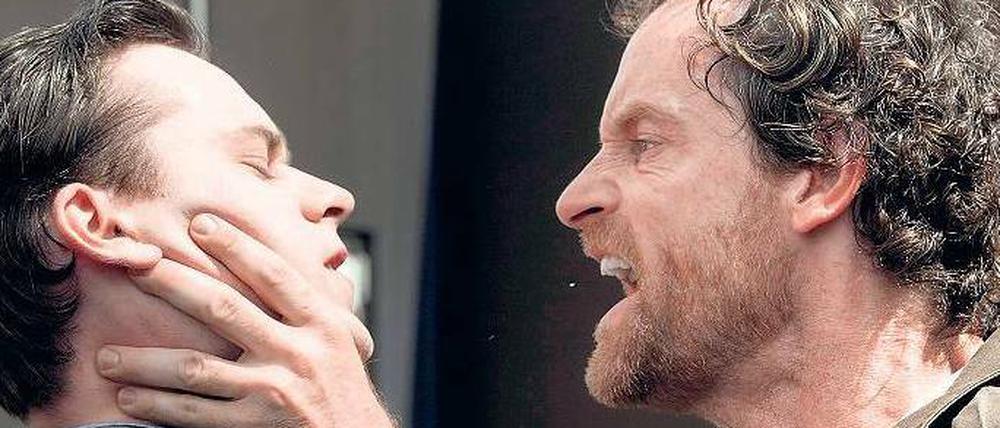 Die Fassung verliert „Tatort“-Kommissar Faber (Jörg Hartmann, r.), als er Markus Graf (Florian Bartholomäi) befragt. Der junge Mann ist ihm bereits gut bekannt.