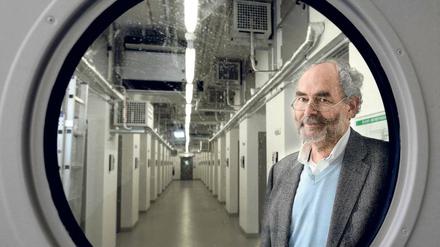Herr in Hoppegarten. Karl Griep, Leiter der Berliner Außenstelle des Bundesfilmarchivs. 