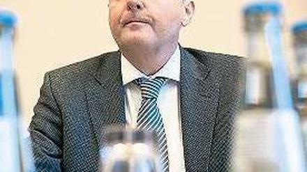 Zeugen gesucht. Joachim Korkhaus, ehemaliger BER-Projektleiter, sagte am Freitag im Untersuchungsausschuss aus. Foto: dpa