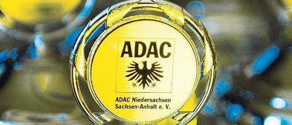 Preise ohne Wert? Der ADAC vergibt zahlreiche Trophäen.