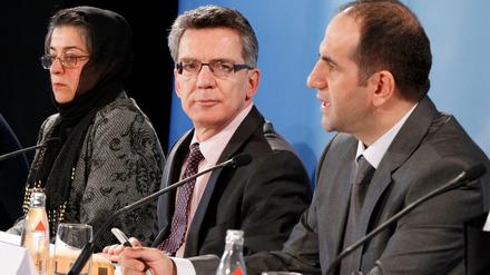 Bundesinnenminister de Maizière im Mai 2010 mit Mitgliedern der Islamkonferenz