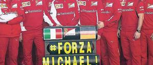 Gruß aus Jerez. In Spanien finden derzeit die Testfahrten der Formel-1-Piloten mit ihren neuen Autos statt. Das Ferrari-Team hofft mit Michael Schumacher. Foto: Roman Rios/dpa