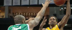 Clifford Hammonds im Anflug. Im Hinspiel siegten die Berliner gegen Juschni 87:71. 